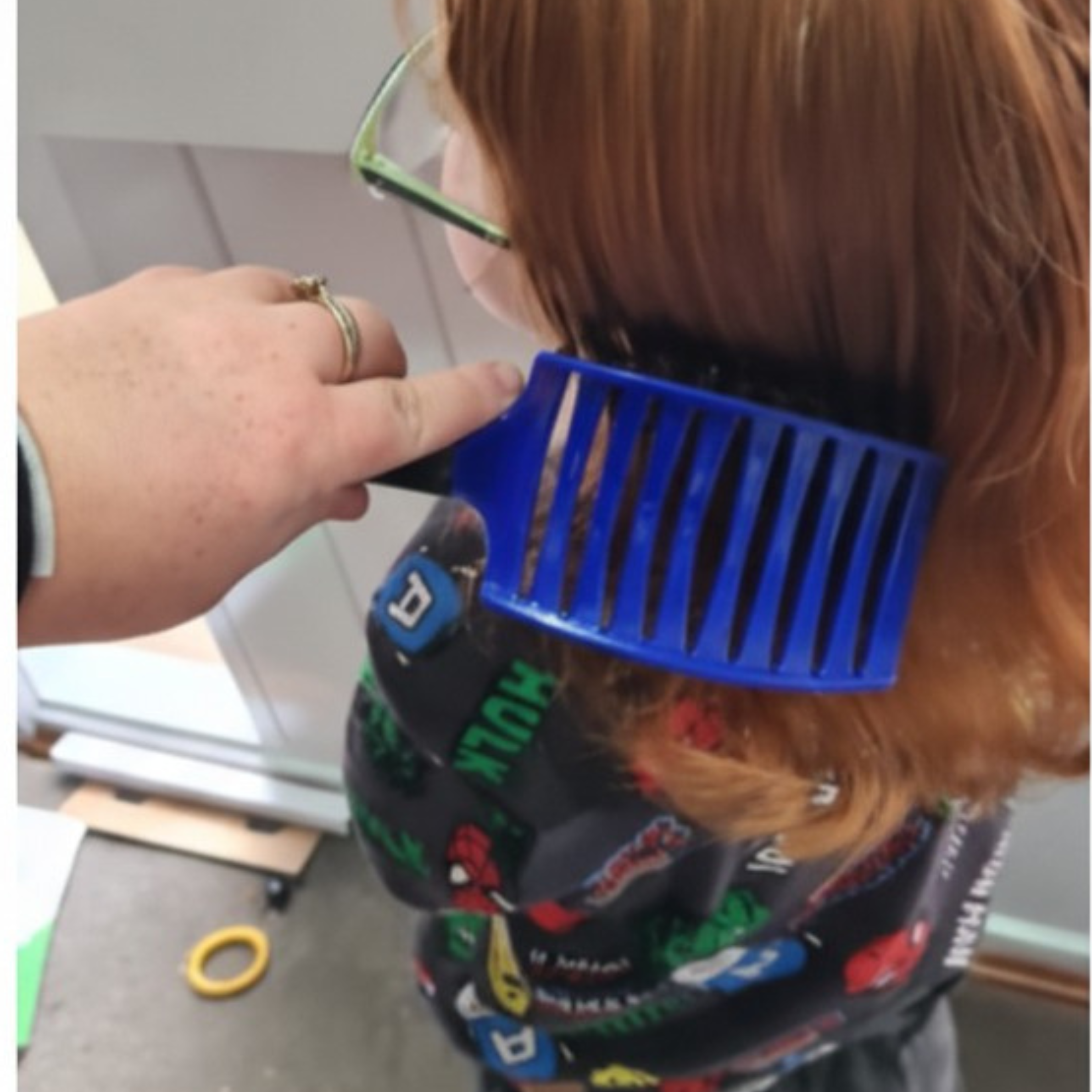 Detangling Hairbrush Blue: Ships End Feb