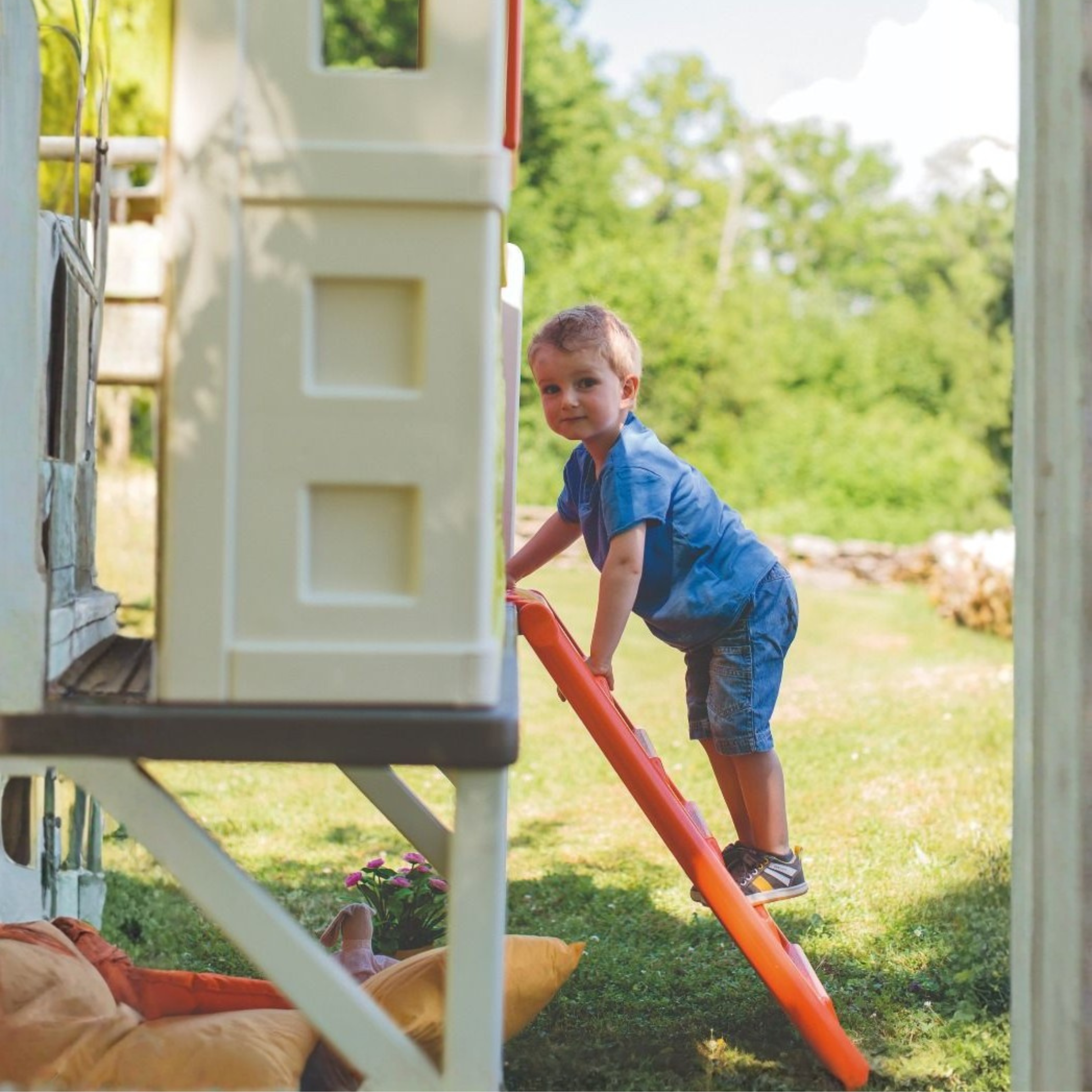 SMOBY Cubby House on Stilts with Slide